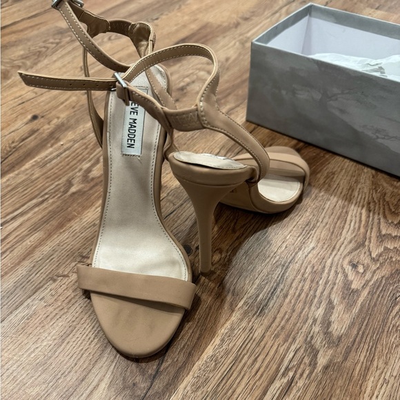 Nude Steve Madden heels size 8 1/2 - Picture 2 of 2